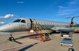 AA Embraer RJ145