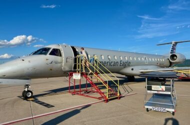 AA Embraer RJ145