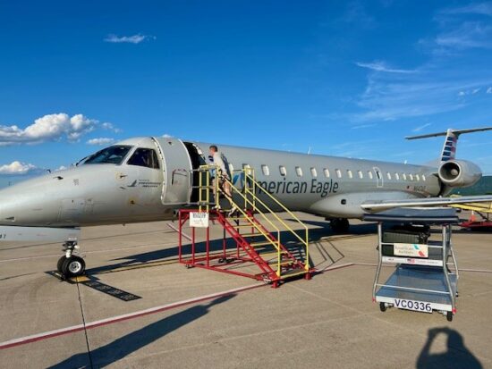 AA Embraer RJ145
